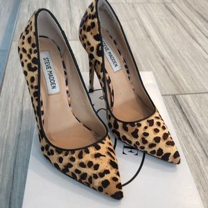 Like NEW Leopard Steve Madden Pumps